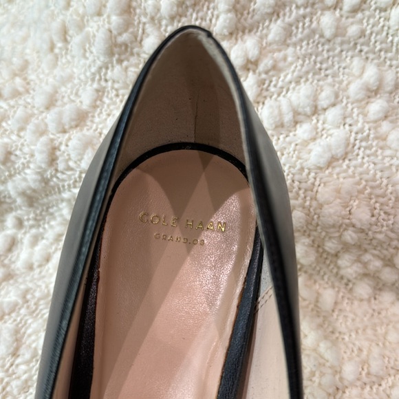 Size 11 Cole Haan pump. Black back half and a hair leopard print on the front. - Picture 3 of 7